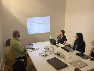 Dr. Lénia Amaral presenting her research at the NeuroAdx Lab meeting